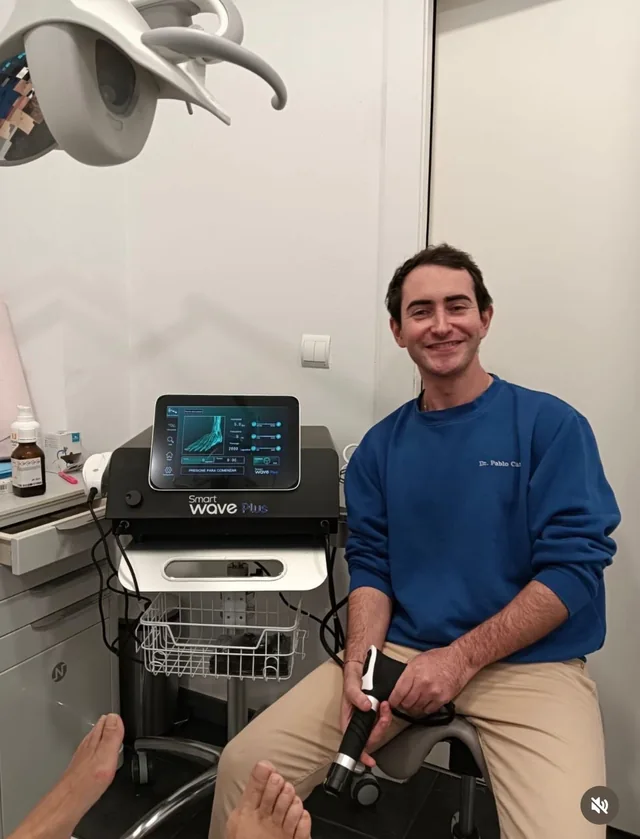 Equipo Smart Wave Plus y aplicación de ondas de choque en la consulta